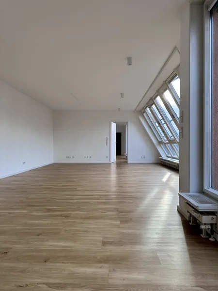 Traumhafter Ausblick - Außergewöhnliche DG-Wohnung mit Terrasse am Potsdamer Platz! — photo 1